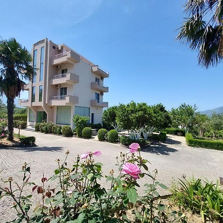 Hotel Dini Radhimë المظهر الخارجي الصورة