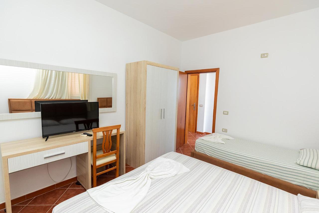 Hotel Dini Radhimë المظهر الخارجي الصورة