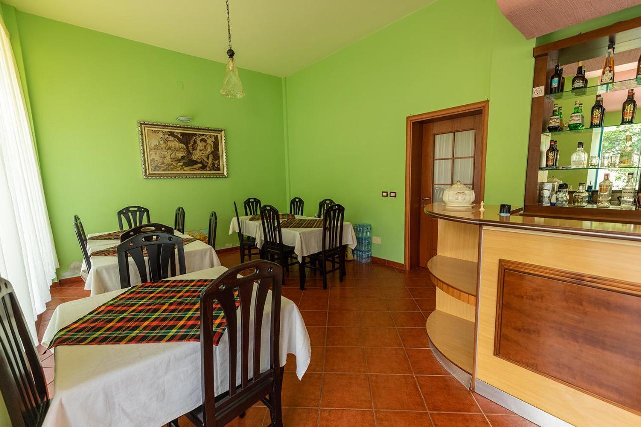 Hotel Dini Radhimë المظهر الخارجي الصورة