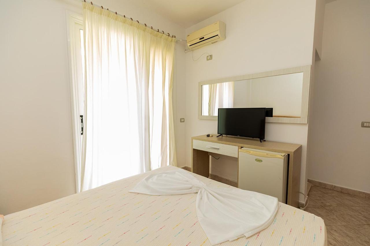 Hotel Dini Radhimë المظهر الخارجي الصورة