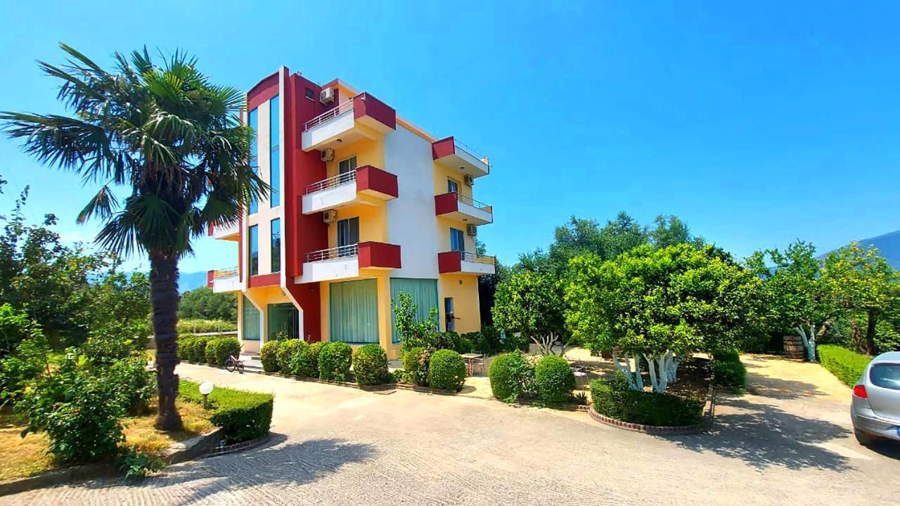 Hotel Dini Radhimë المظهر الخارجي الصورة
