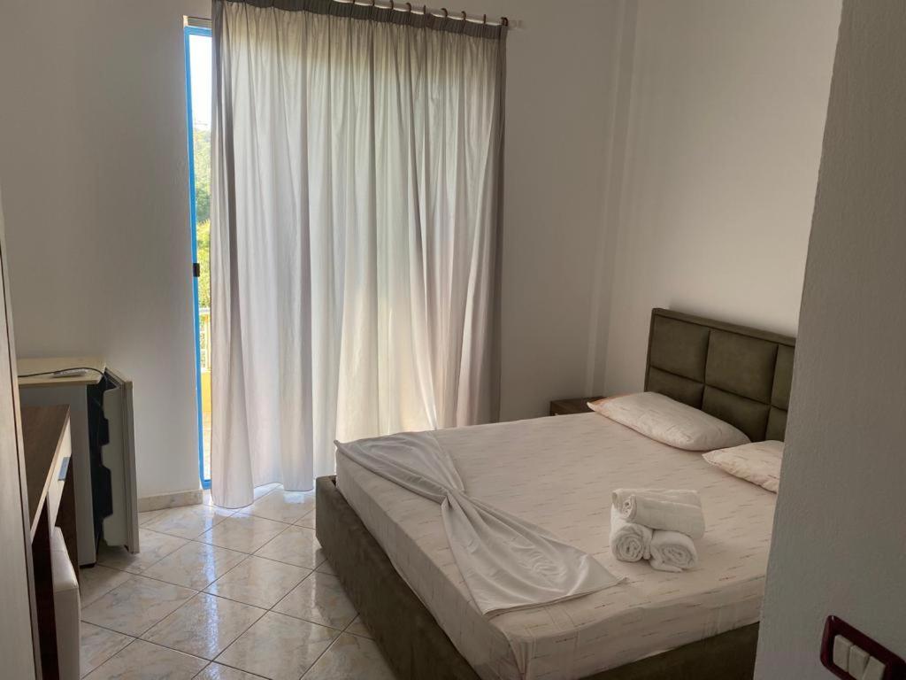 Hotel Dini Radhimë المظهر الخارجي الصورة