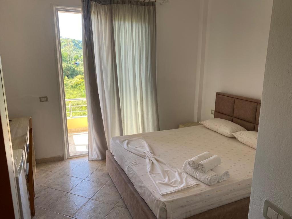 Hotel Dini Radhimë المظهر الخارجي الصورة