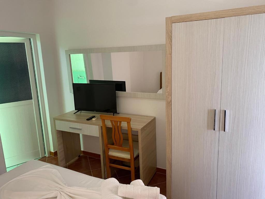 Hotel Dini Radhimë المظهر الخارجي الصورة