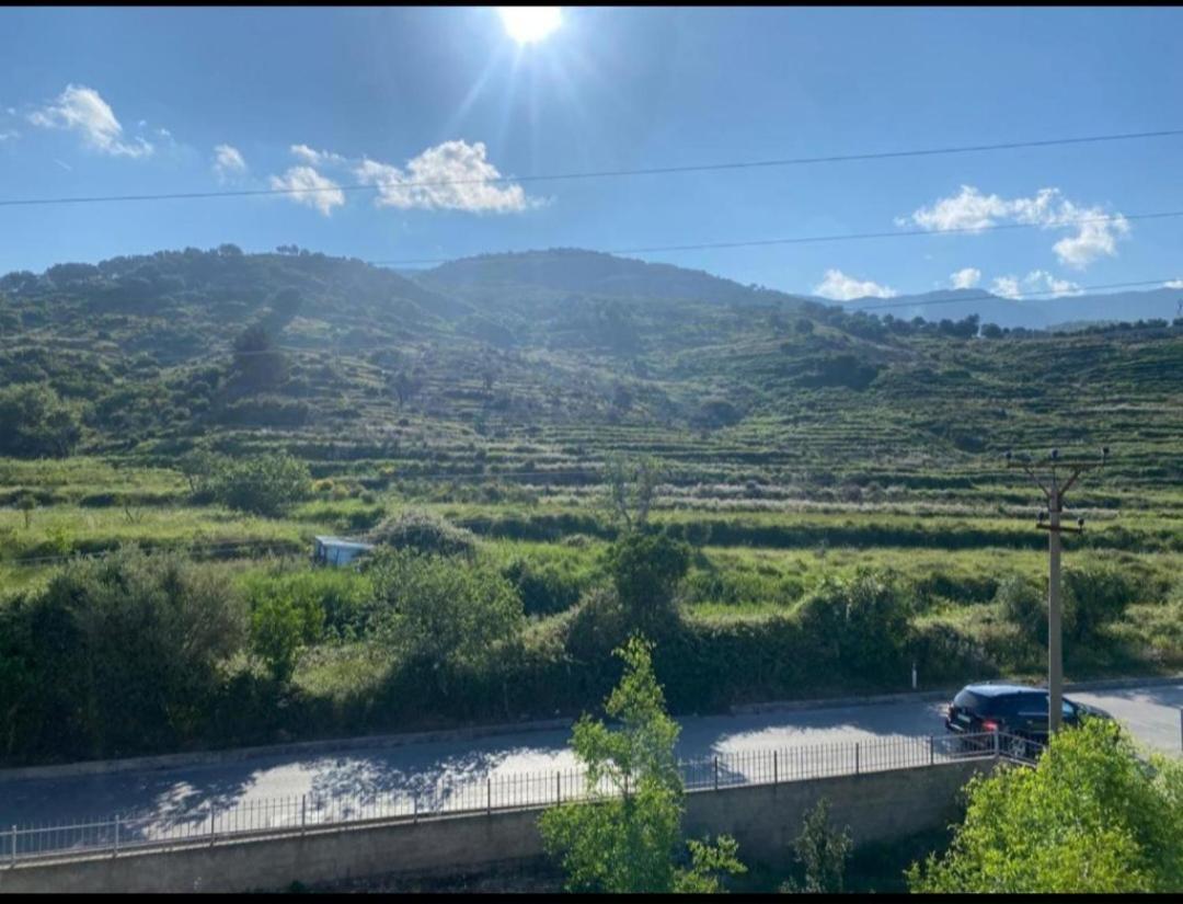 Hotel Dini Radhimë المظهر الخارجي الصورة