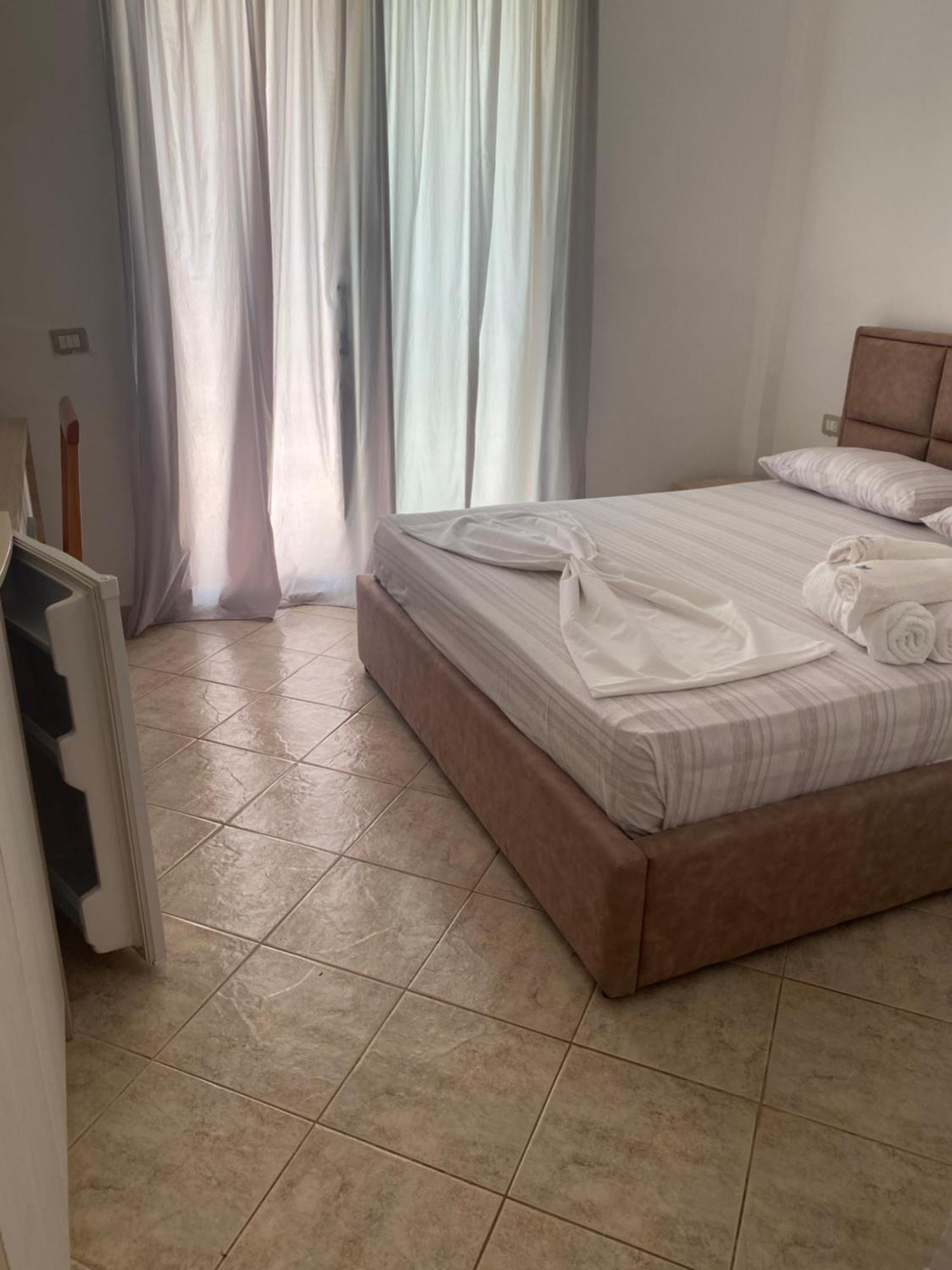 Hotel Dini Radhimë المظهر الخارجي الصورة