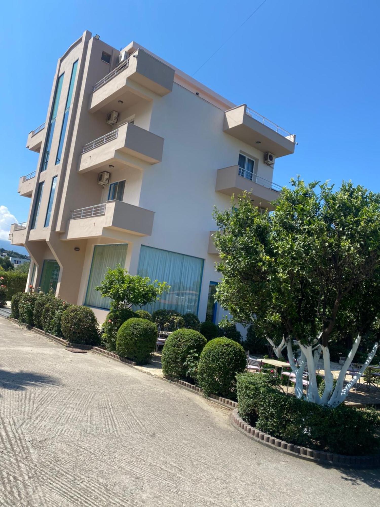 Hotel Dini Radhimë المظهر الخارجي الصورة