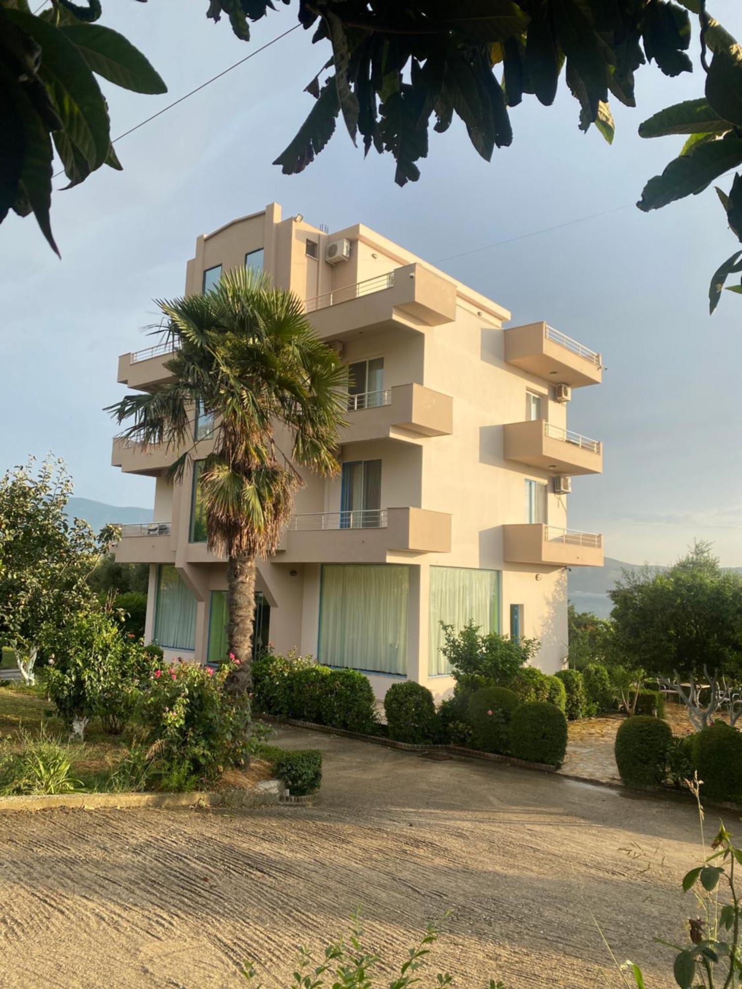 Hotel Dini Radhimë المظهر الخارجي الصورة